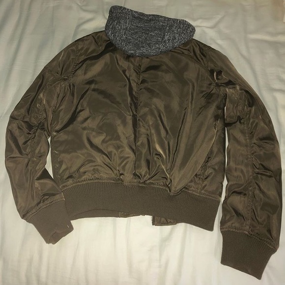 NWOT OLIVE BOMBER JACKET WITH HOOD - Picture 4 of 8